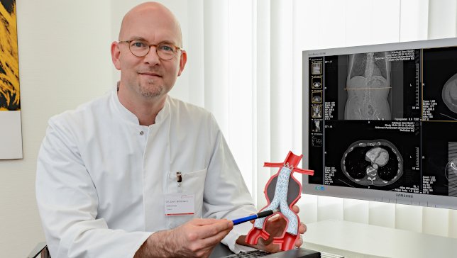 Dr. med. Jan F. Brinkmann, Chefarzt der Klinik für Gefäßchirurgie