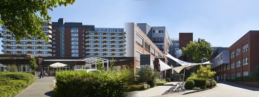 Klinikum Vest: Links, Knappschaftskrankenhaus Recklinghausen; Rechts, Paracelsus-Klinik Marl